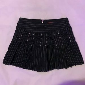 -TRIPP NYC - Black and grey - pleated reversible skirt -like new -size small